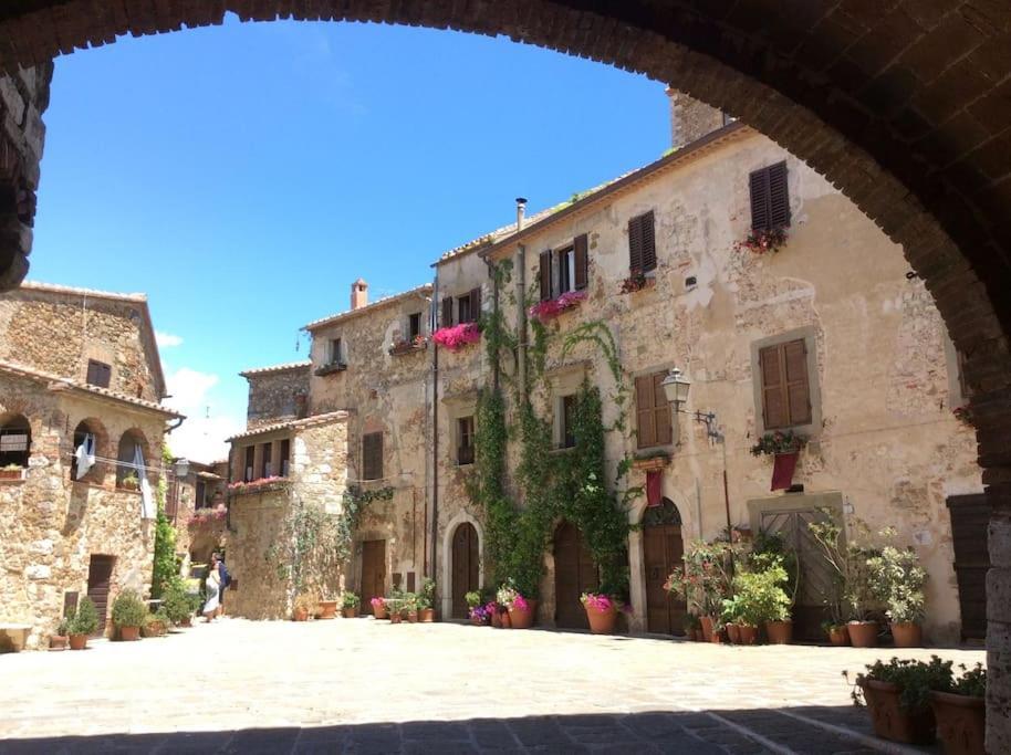 Zauber Im Turm - In Einem Der Schoensten Doerfer Montemerano Exterior foto