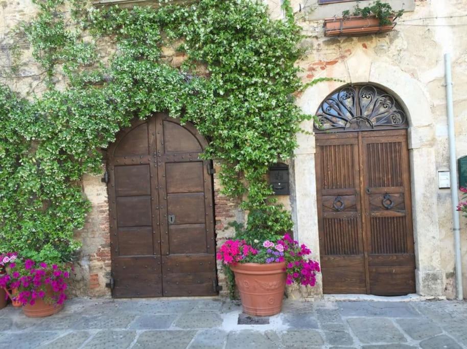 Zauber Im Turm - In Einem Der Schoensten Doerfer Montemerano Exterior foto